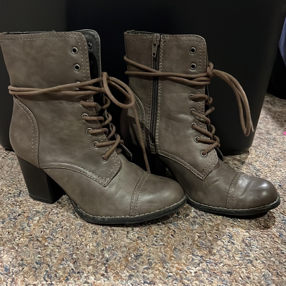 Heeled booties - Picture 3 of 5
